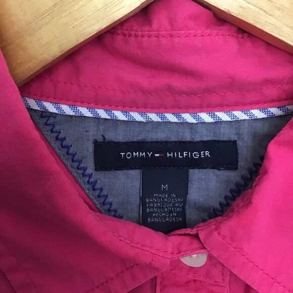 2/40$ TOMMY Hilfiger button down shirt pink blouse in medium 100% cotton preppy - Picture 2 of 11